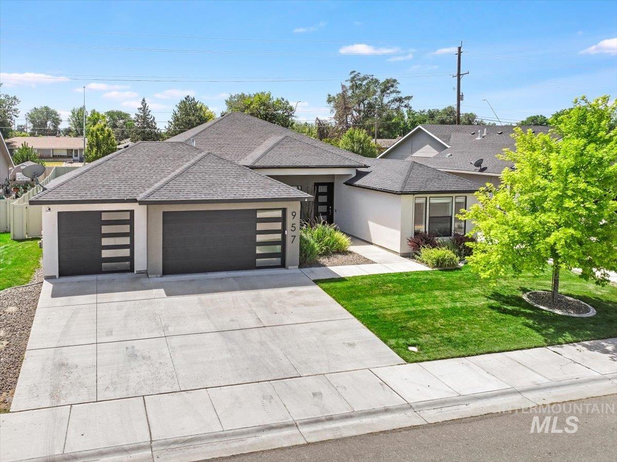 957 Birchton Loop, Twin Falls, Idaho 83301, 3 Bedrooms, 2 Bathrooms, Residential For Sale, Price $530,000,MLS 98955877