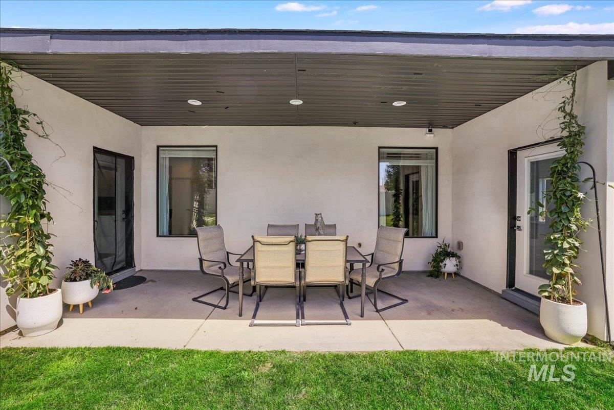 957 Birchton Loop, Twin Falls, Idaho 83301, 3 Bedrooms, 2 Bathrooms, Residential For Sale, Price $530,000,MLS 98955877