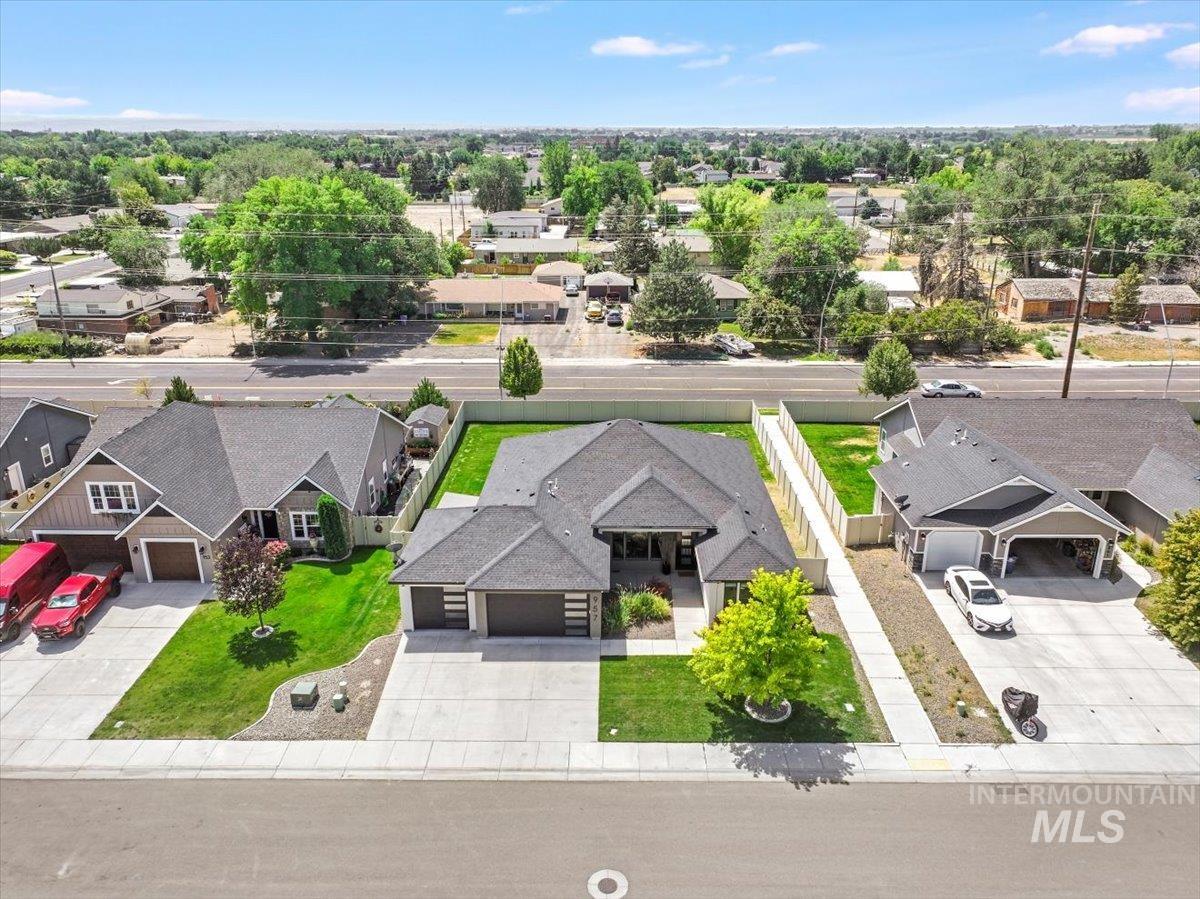 957 Birchton Loop, Twin Falls, Idaho 83301, 3 Bedrooms, 2 Bathrooms, Residential For Sale, Price $530,000,MLS 98955877