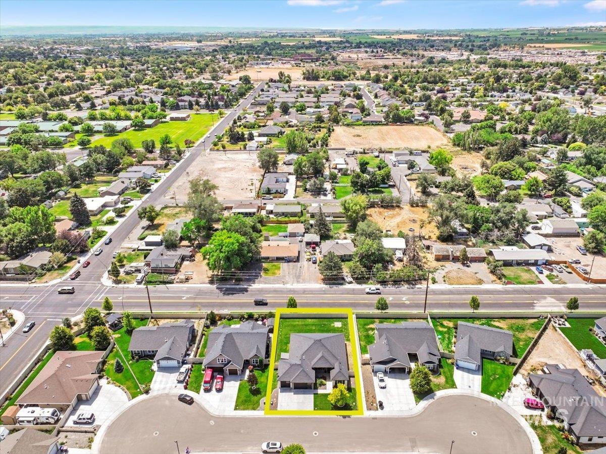 957 Birchton Loop, Twin Falls, Idaho 83301, 3 Bedrooms, 2 Bathrooms, Residential For Sale, Price $530,000,MLS 98955877