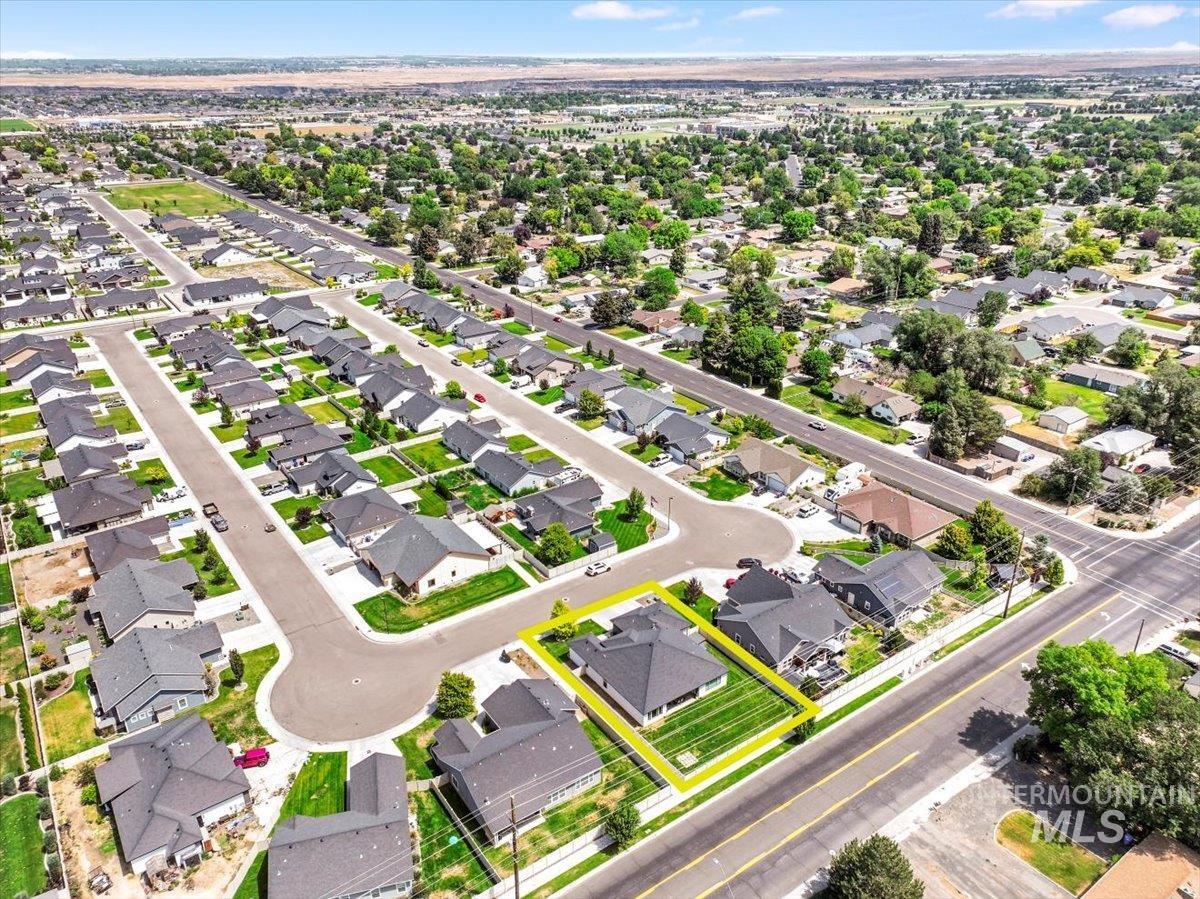 957 Birchton Loop, Twin Falls, Idaho 83301, 3 Bedrooms, 2 Bathrooms, Residential For Sale, Price $530,000,MLS 98955877