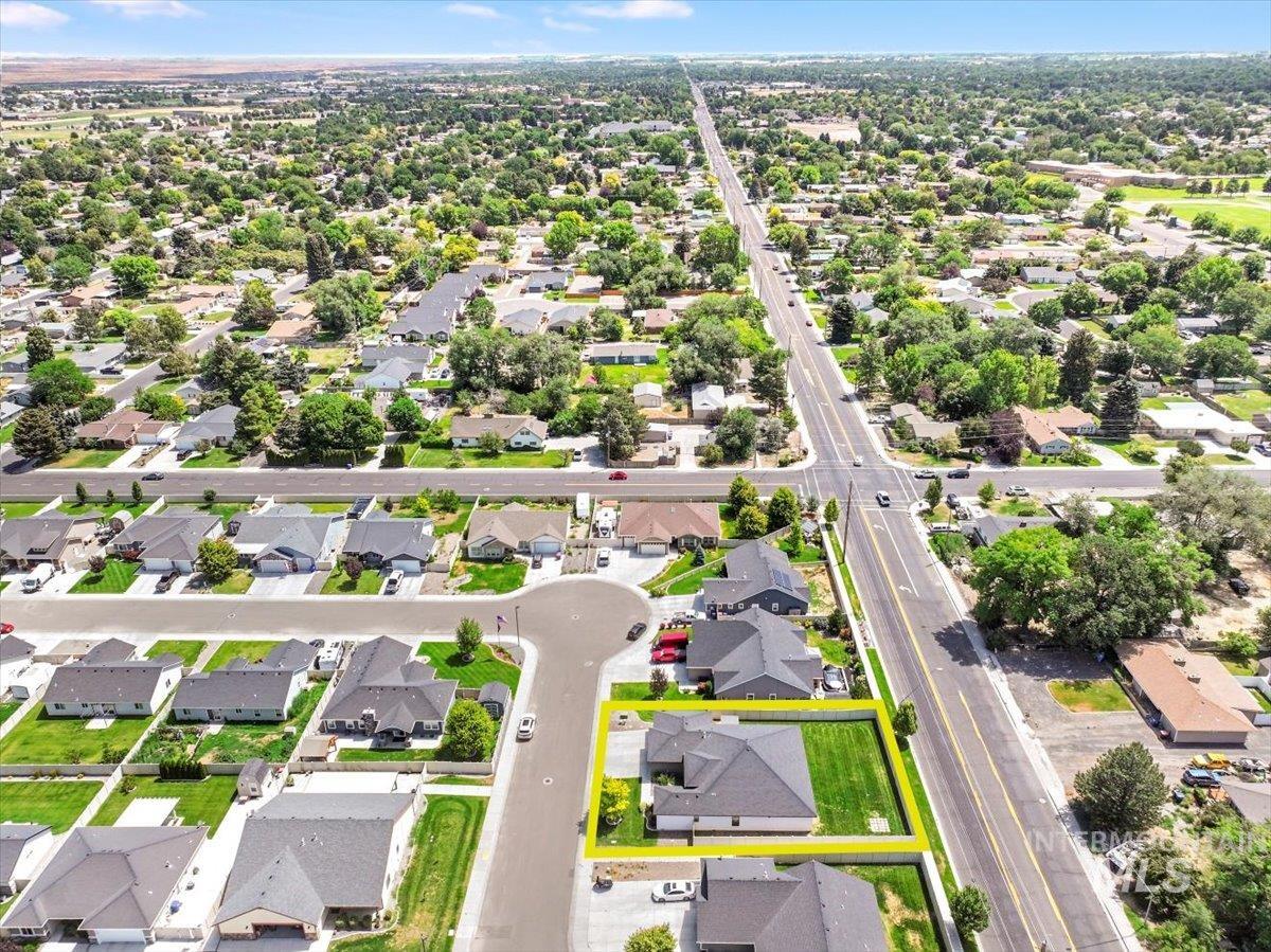 957 Birchton Loop, Twin Falls, Idaho 83301, 3 Bedrooms, 2 Bathrooms, Residential For Sale, Price $530,000,MLS 98955877