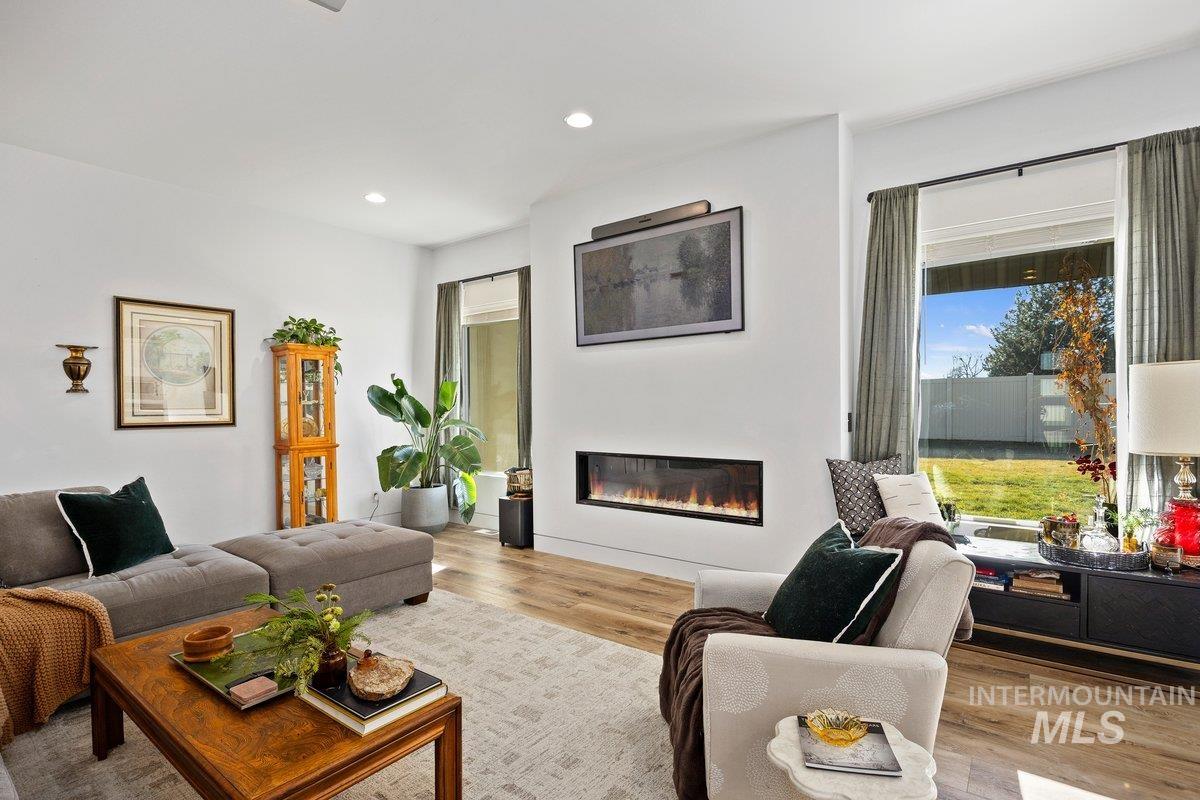 957 Birchton Loop, Twin Falls, Idaho 83301, 3 Bedrooms, 2 Bathrooms, Residential For Sale, Price $530,000,MLS 98955877