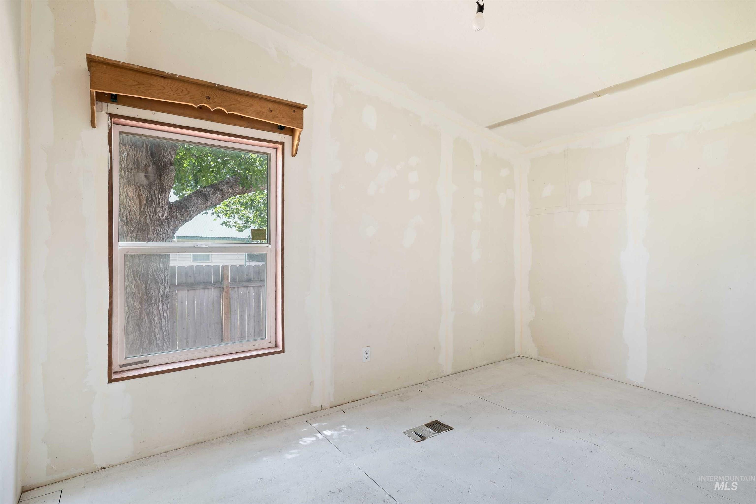 218 E Ave G, Jerome, Idaho 83338, 3 Bedrooms, 2 Bathrooms, Residential For Sale, Price $199,900,MLS 98955878