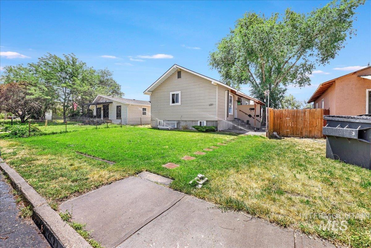 121 7th Ave South, Buhl, Idaho 83316, 4 Bedrooms, 2 Bathrooms, Residential For Sale, Price $270,000,MLS 98955950