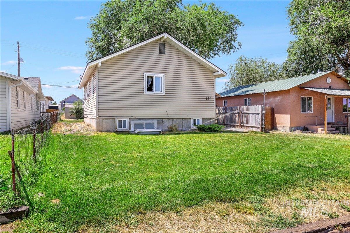 121 7th Ave South, Buhl, Idaho 83316, 4 Bedrooms, 2 Bathrooms, Residential For Sale, Price $270,000,MLS 98955950