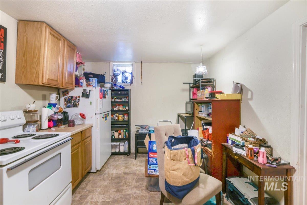 121 7th Ave South, Buhl, Idaho 83316, 4 Bedrooms, 2 Bathrooms, Residential For Sale, Price $270,000,MLS 98955950