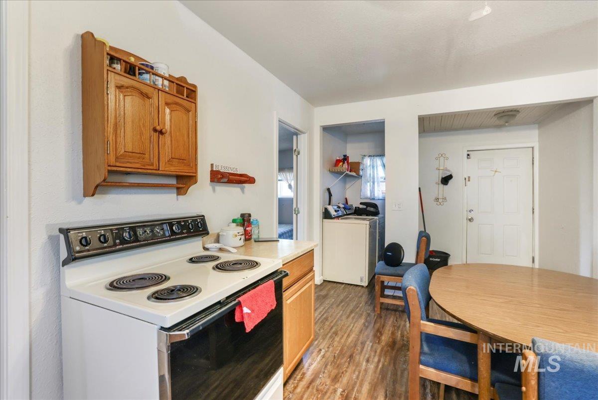 121 7th Ave South, Buhl, Idaho 83316, 4 Bedrooms, 2 Bathrooms, Residential For Sale, Price $270,000,MLS 98955950