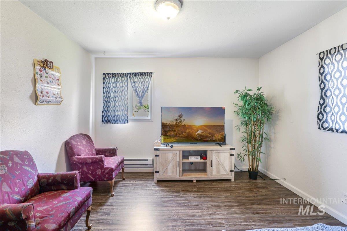 121 7th Ave South, Buhl, Idaho 83316, 4 Bedrooms, 2 Bathrooms, Residential For Sale, Price $270,000,MLS 98955950