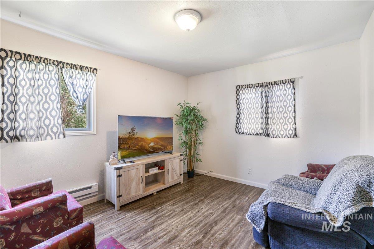 121 7th Ave South, Buhl, Idaho 83316, 4 Bedrooms, 2 Bathrooms, Residential For Sale, Price $270,000,MLS 98955950