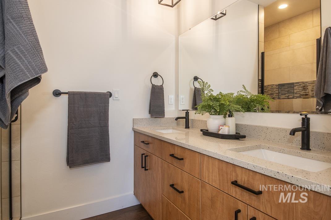 479 E Violets Cove Ln, Garden City, Idaho 83714, 3 Bedrooms, 3.5 Bathrooms, Residential For Sale, Price $600,000,MLS 98955984