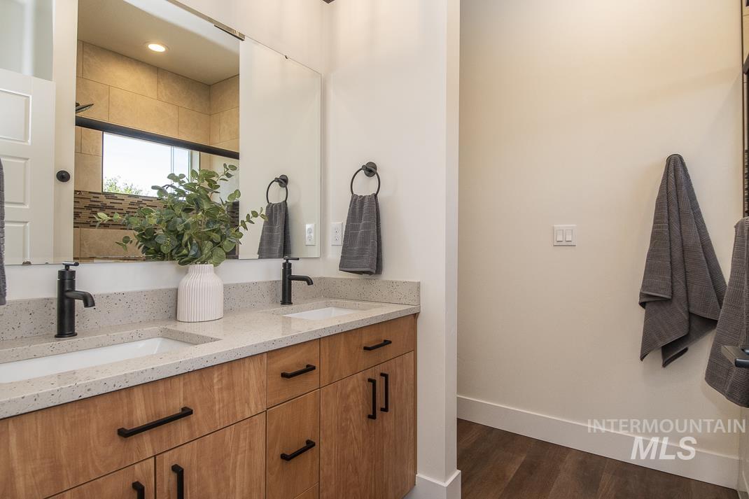 479 E Violets Cove Ln, Garden City, Idaho 83714, 3 Bedrooms, 3.5 Bathrooms, Residential For Sale, Price $600,000,MLS 98955984