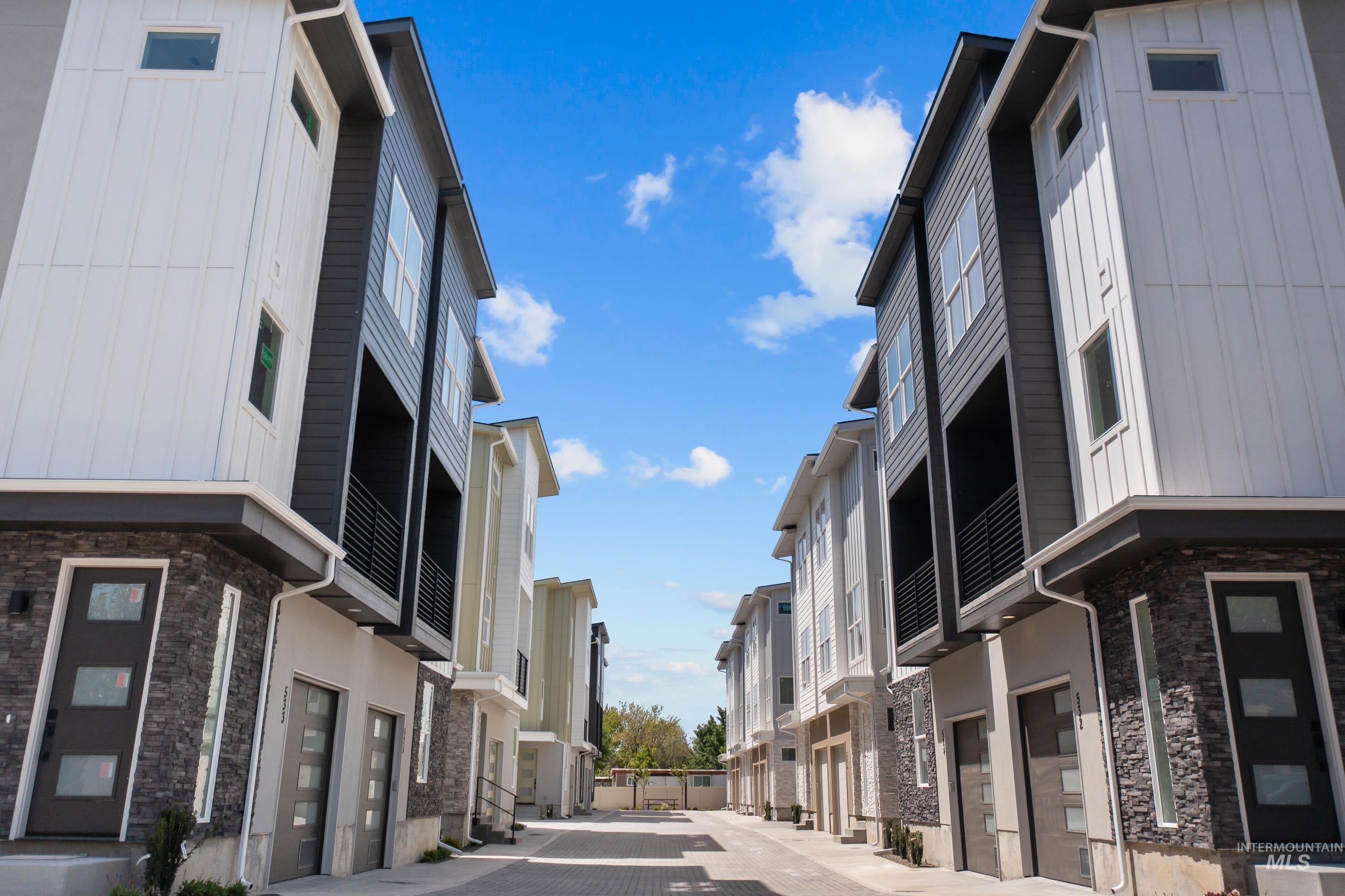 479 E Violets Cove Ln, Garden City, Idaho 83714, 3 Bedrooms, 3.5 Bathrooms, Residential For Sale, Price $600,000,MLS 98955984