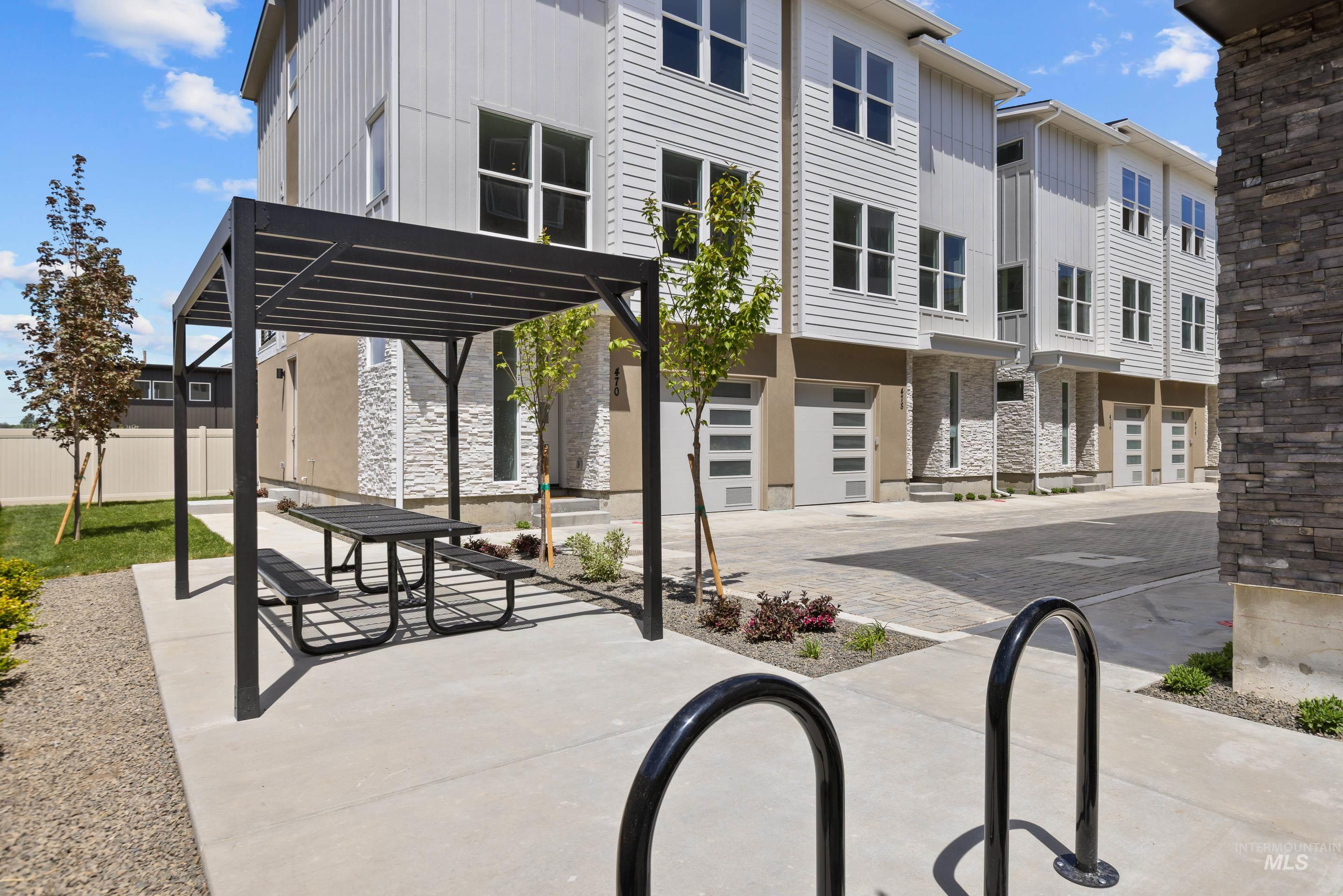 479 E Violets Cove Ln, Garden City, Idaho 83714, 3 Bedrooms, 3.5 Bathrooms, Residential For Sale, Price $600,000,MLS 98955984