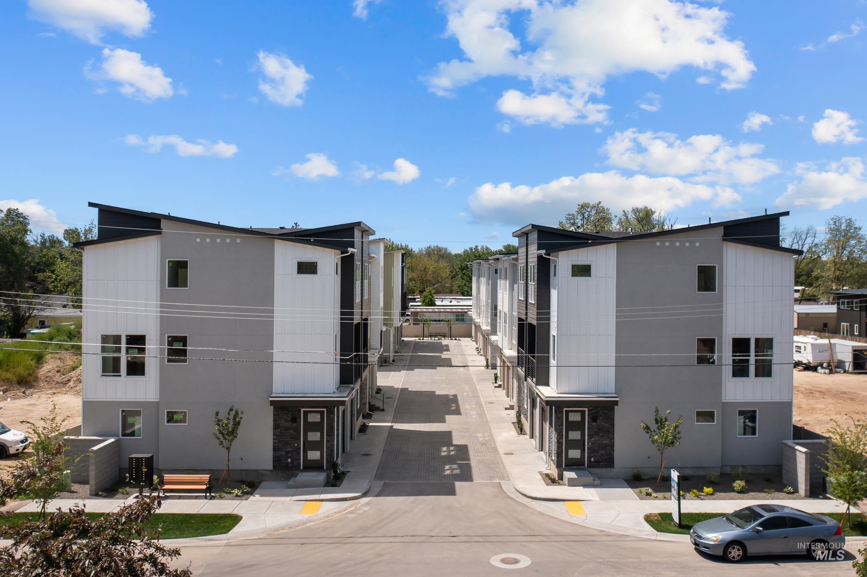 479 E Violets Cove Ln, Garden City, Idaho 83714, 3 Bedrooms, 3.5 Bathrooms, Residential For Sale, Price $600,000,MLS 98955984