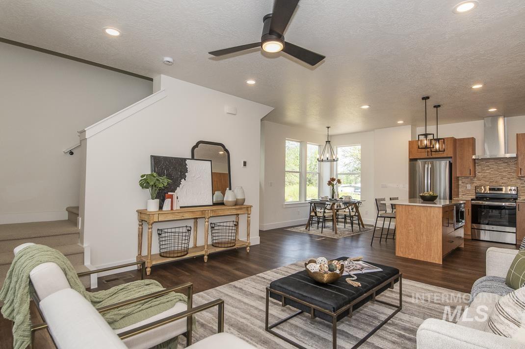 479 E Violets Cove Ln, Garden City, Idaho 83714, 3 Bedrooms, 3.5 Bathrooms, Residential For Sale, Price $600,000,MLS 98955984