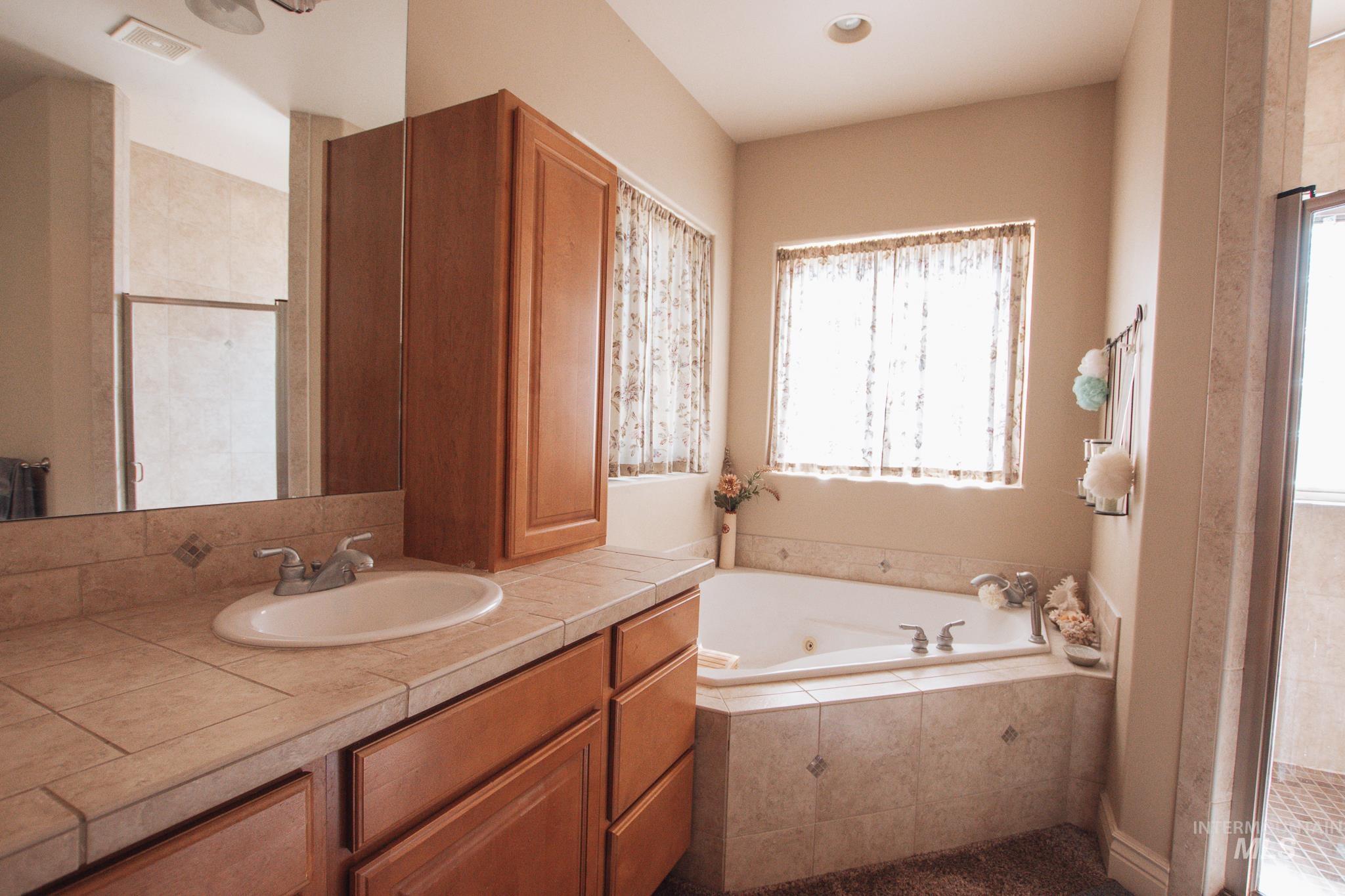 12179 W Tustin, Kuna, Idaho 83634, 4 Bedrooms, 3.5 Bathrooms, Residential For Sale, Price $875,000, 98956058