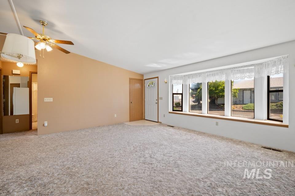 1128 Burrell Ave., Lewiston, Idaho 83501, 3 Bedrooms, 2 Bathrooms, Residential For Sale, Price $279,000,MLS 98956068