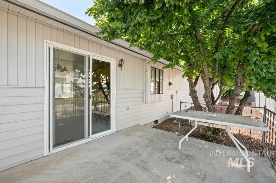 1128 Burrell Ave., Lewiston, Idaho 83501, 3 Bedrooms, 2 Bathrooms, Residential For Sale, Price $279,000,MLS 98956068