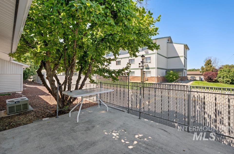 1128 Burrell Ave., Lewiston, Idaho 83501, 3 Bedrooms, 2 Bathrooms, Residential For Sale, Price $279,000,MLS 98956068