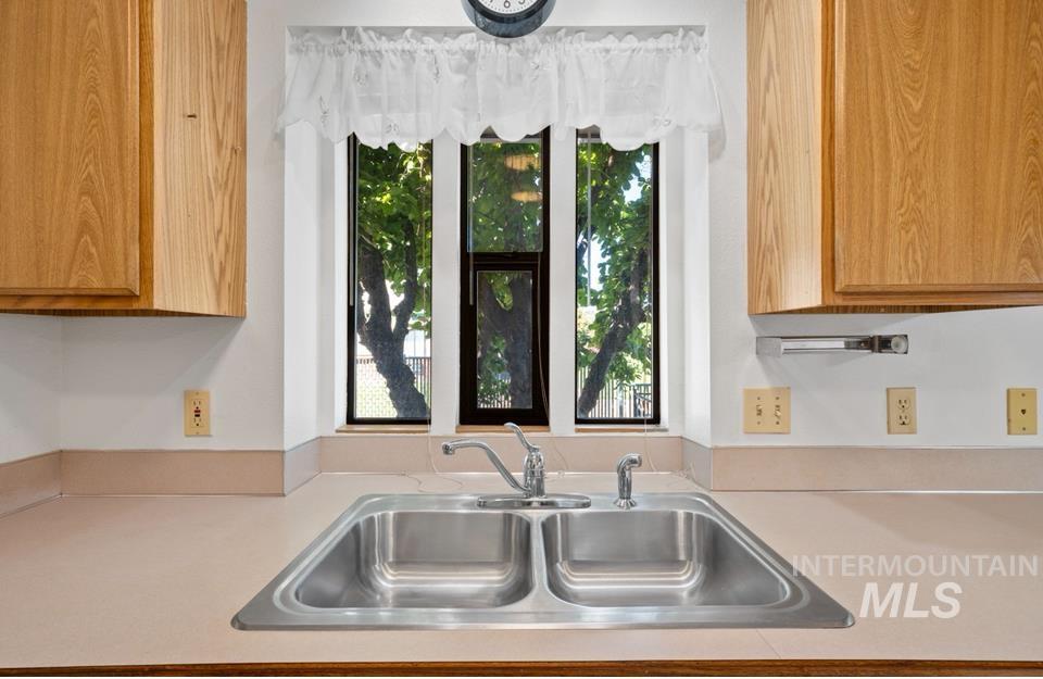 1128 Burrell Ave., Lewiston, Idaho 83501, 3 Bedrooms, 2 Bathrooms, Residential For Sale, Price $279,000,MLS 98956068