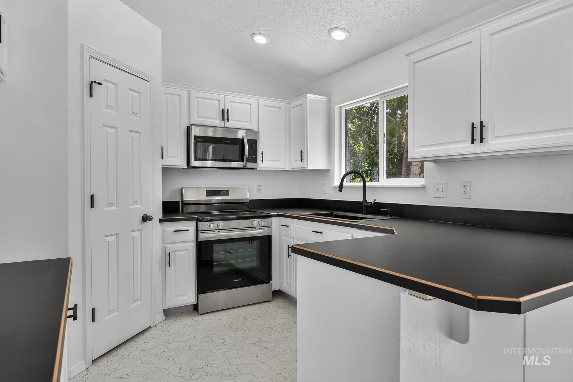 3719 E Sage Ct, Nampa, Idaho 83687, 6 Bedrooms, 2.5 Bathrooms, Residential For Sale, Price $524,000,MLS 98956095