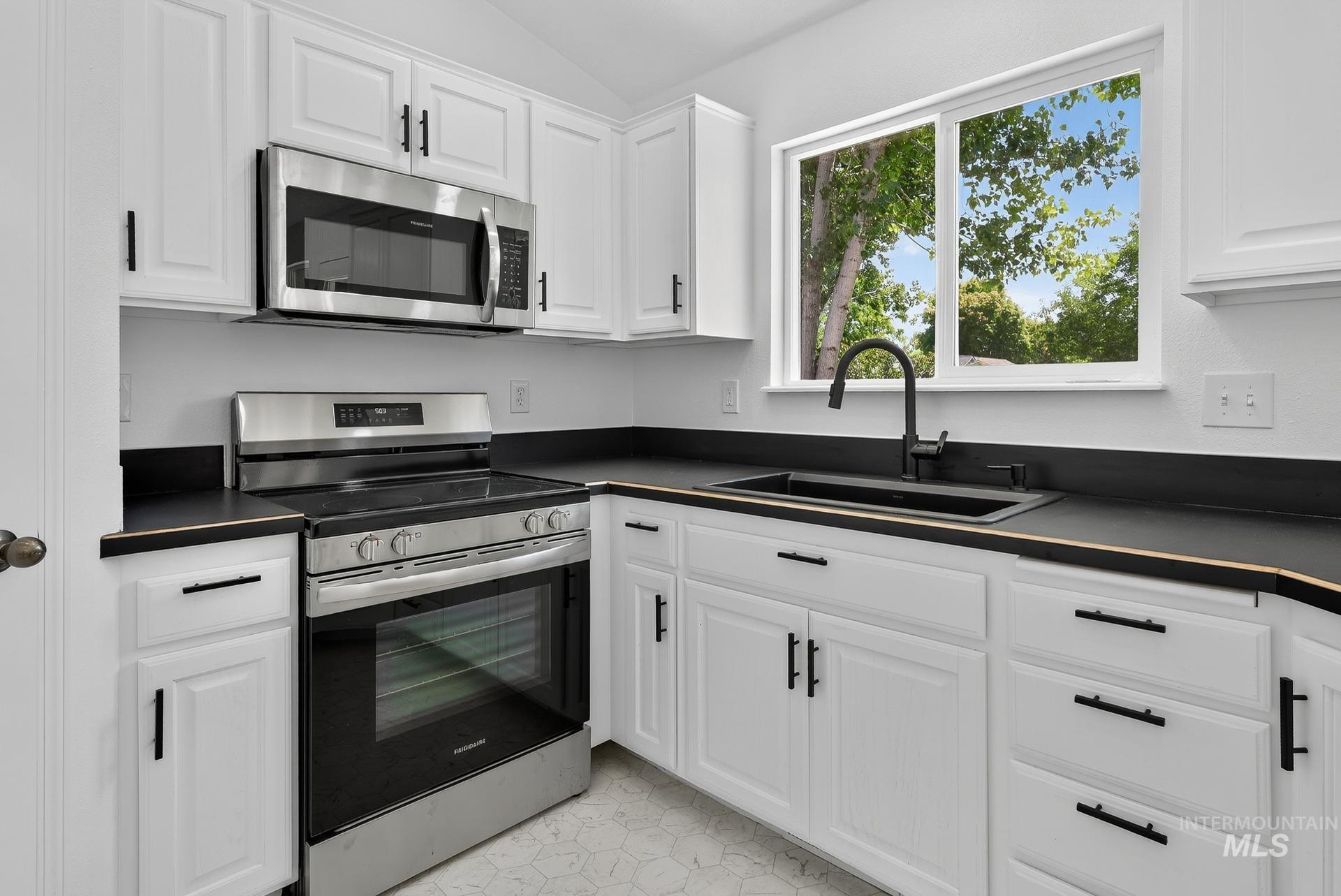 3719 E Sage Ct, Nampa, Idaho 83687, 6 Bedrooms, 2.5 Bathrooms, Residential For Sale, Price $524,000,MLS 98956095