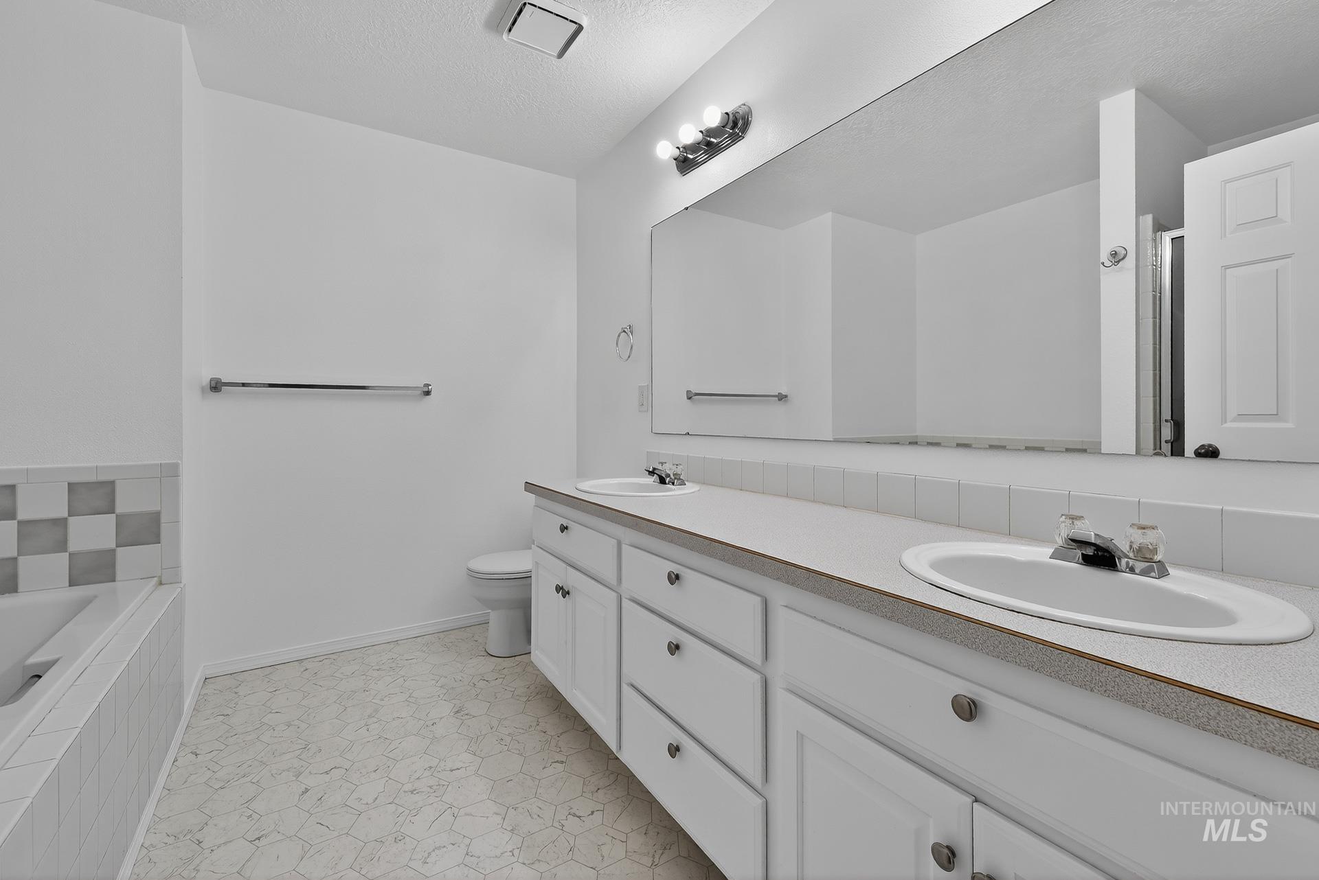 3719 E Sage Ct, Nampa, Idaho 83687, 6 Bedrooms, 2.5 Bathrooms, Residential For Sale, Price $524,000,MLS 98956095