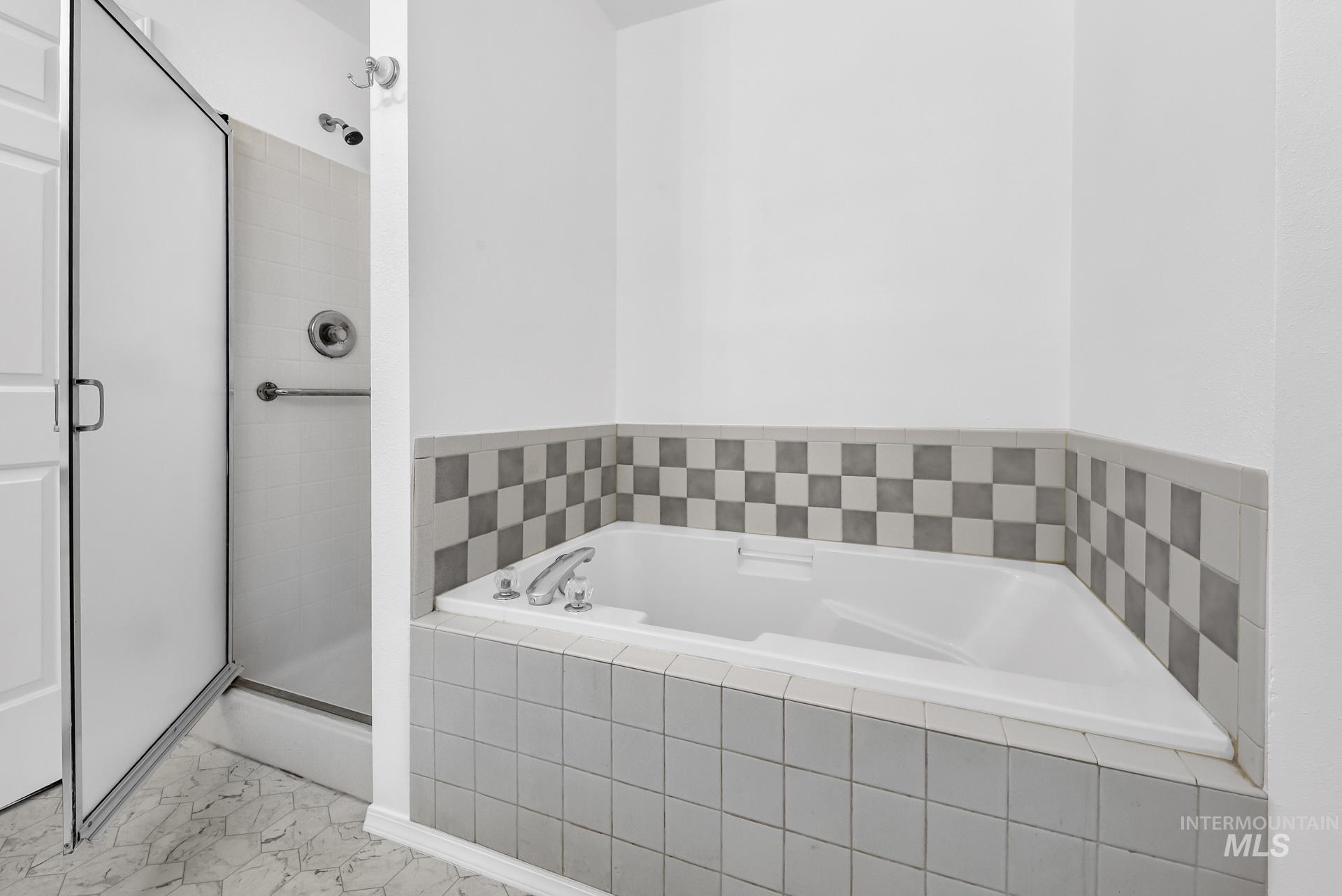 3719 E Sage Ct, Nampa, Idaho 83687, 6 Bedrooms, 2.5 Bathrooms, Residential For Sale, Price $524,000,MLS 98956095