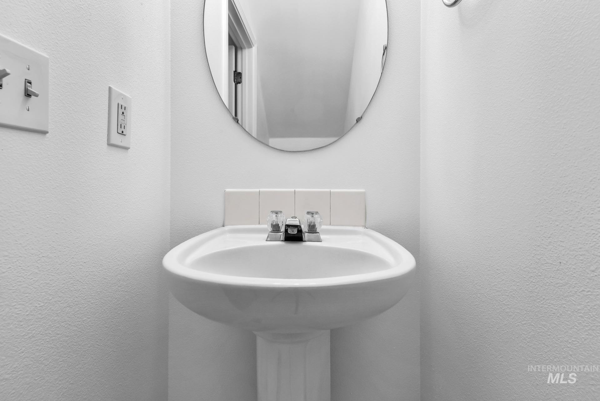 3719 E Sage Ct, Nampa, Idaho 83687, 6 Bedrooms, 2.5 Bathrooms, Residential For Sale, Price $524,000,MLS 98956095