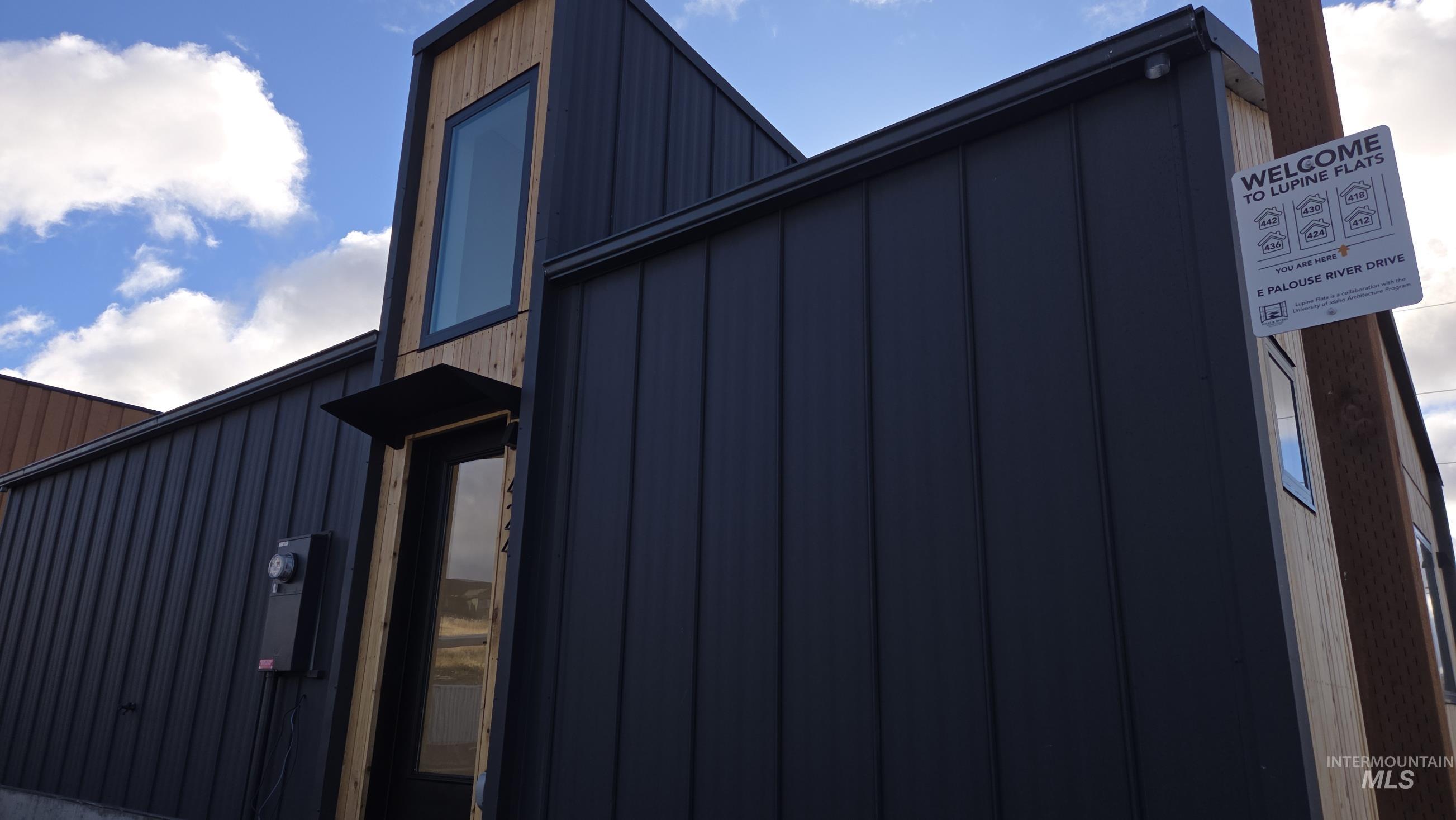 424 E Palouse River Dr., Moscow, Idaho 83843, 2 Bedrooms, 1 Bathroom, Residential For Sale, Price $235,000,MLS 98956103