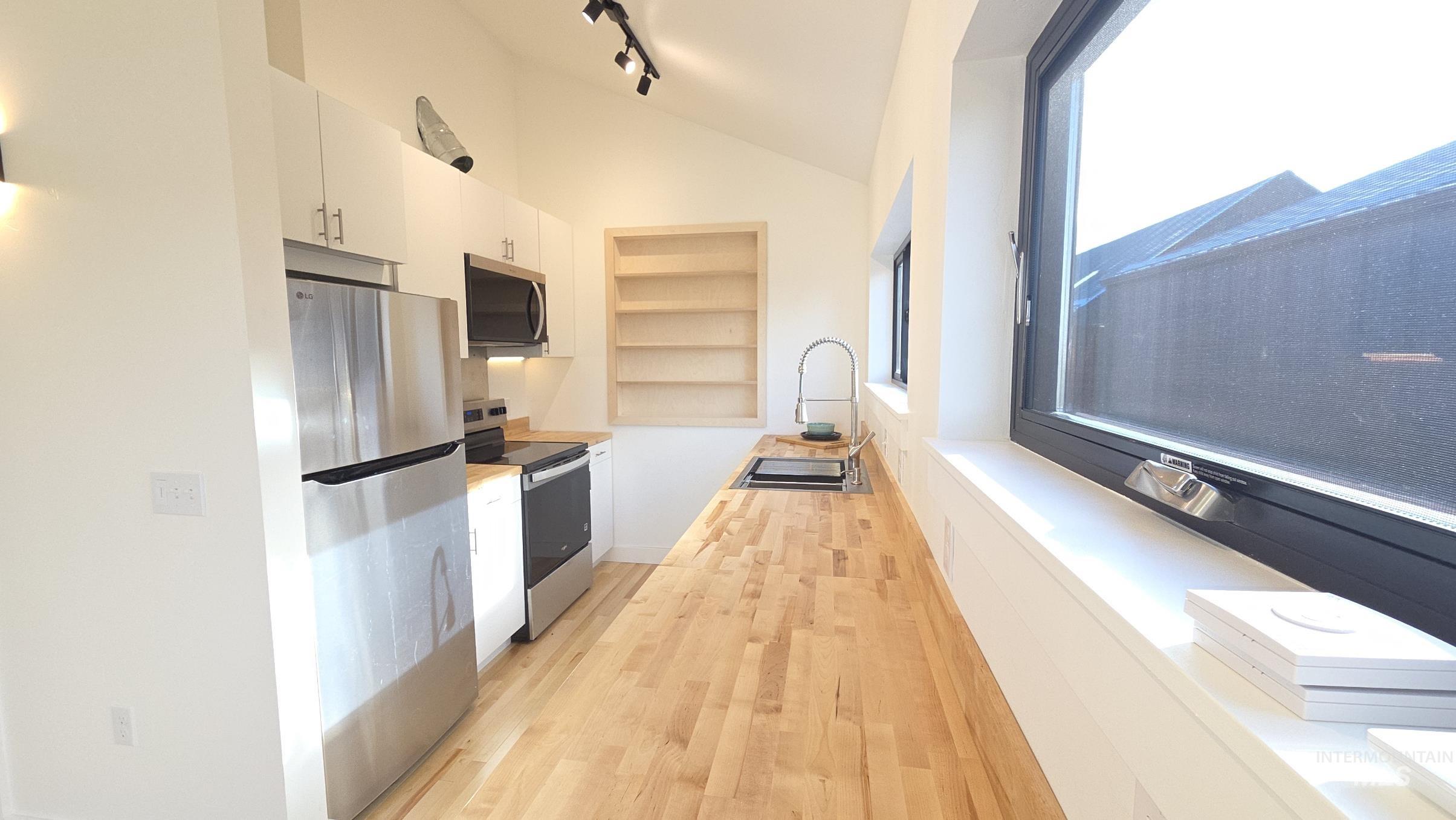 424 E Palouse River Dr., Moscow, Idaho 83843, 2 Bedrooms, 1 Bathroom, Residential For Sale, Price $235,000,MLS 98956103