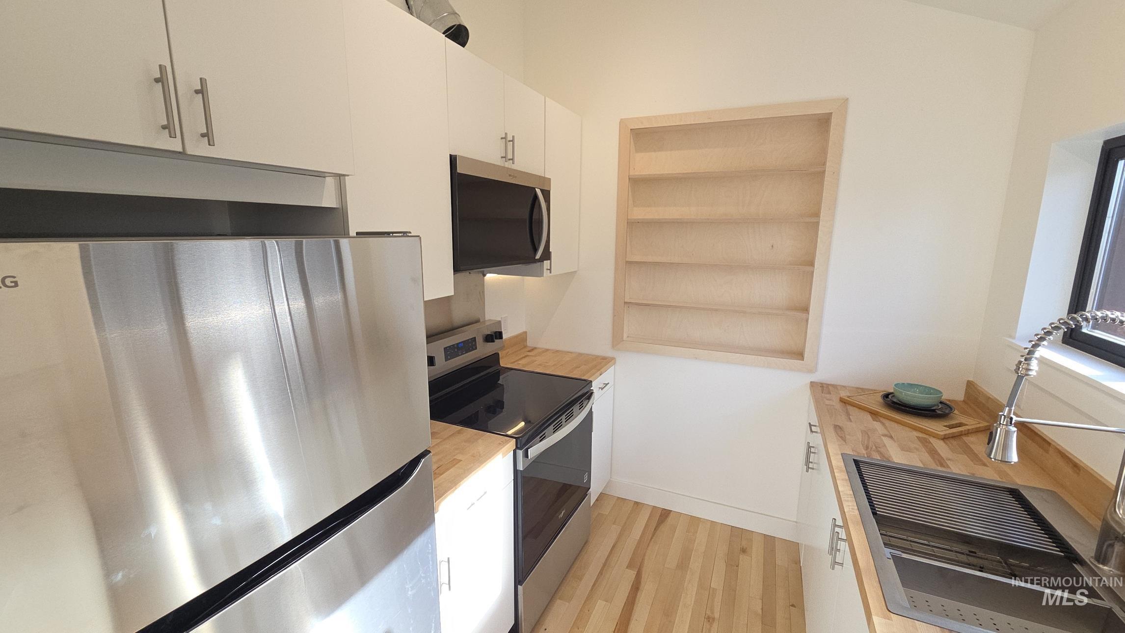 424 E Palouse River Dr., Moscow, Idaho 83843, 2 Bedrooms, 1 Bathroom, Residential For Sale, Price $235,000,MLS 98956103