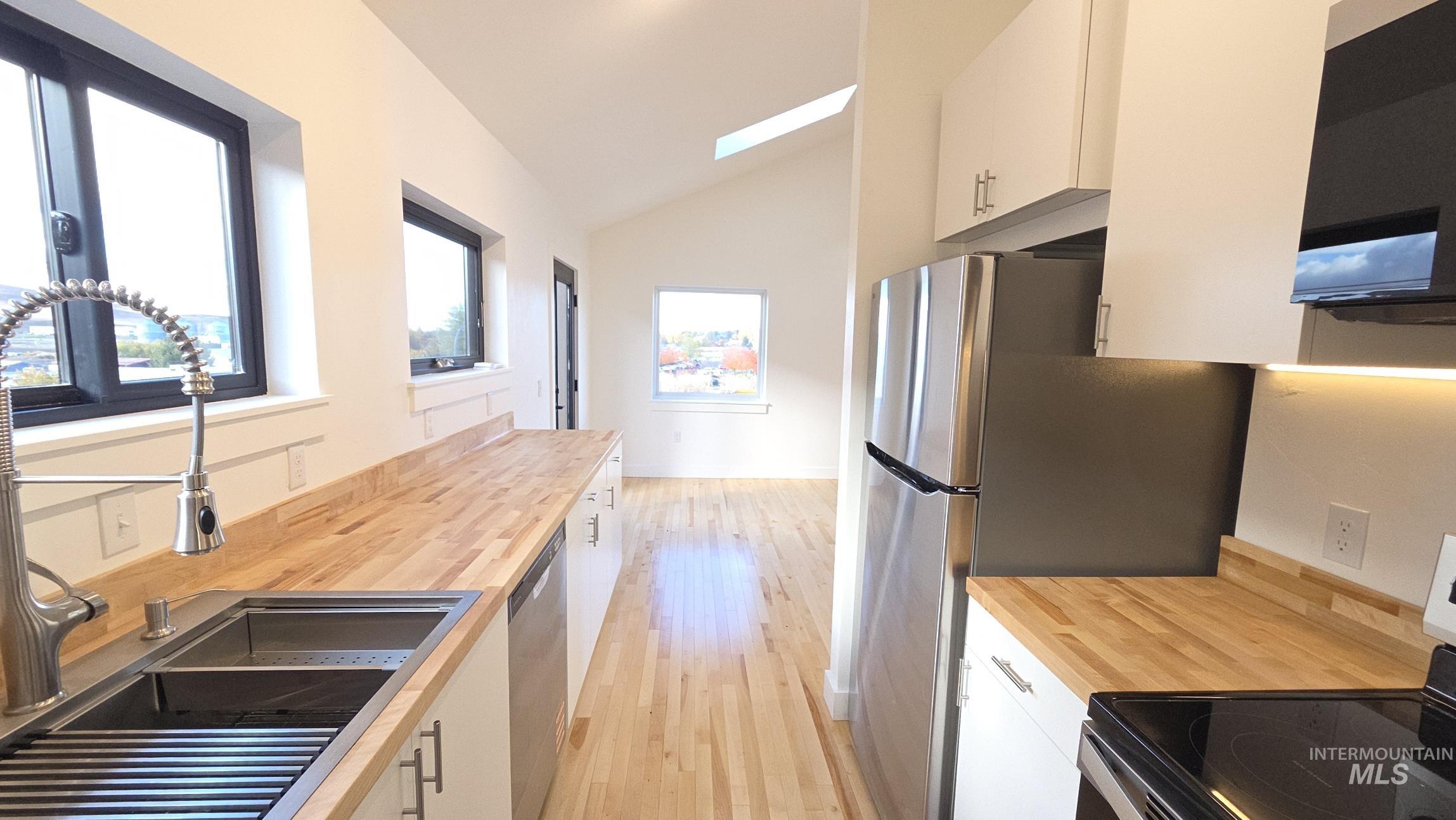 424 E Palouse River Dr., Moscow, Idaho 83843, 2 Bedrooms, 1 Bathroom, Residential For Sale, Price $235,000,MLS 98956103