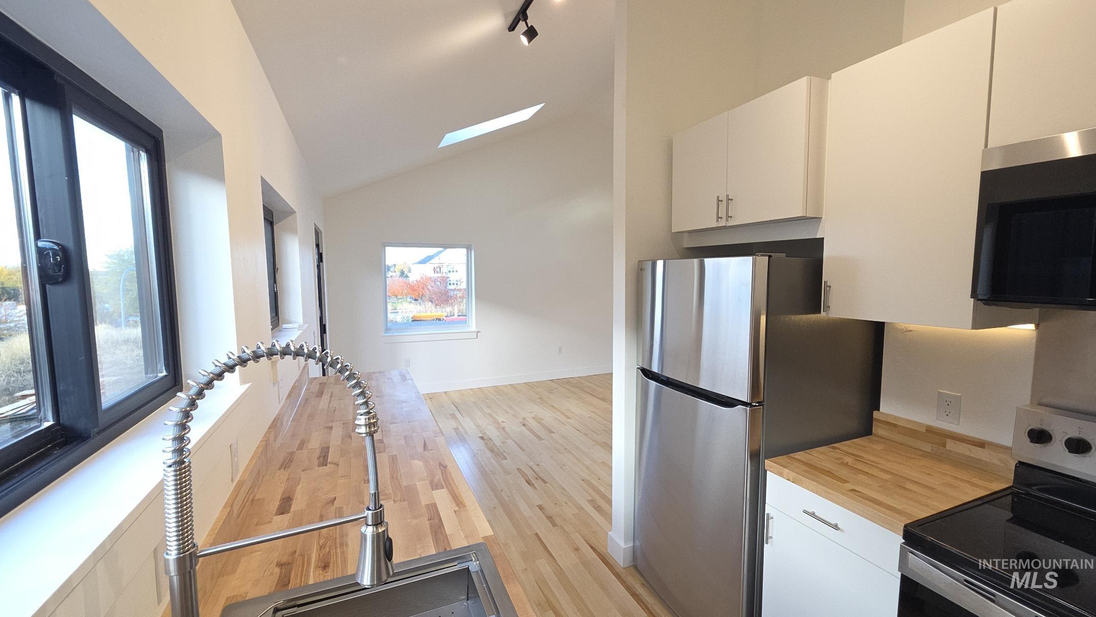 424 E Palouse River Dr., Moscow, Idaho 83843, 2 Bedrooms, 1 Bathroom, Residential For Sale, Price $235,000,MLS 98956103