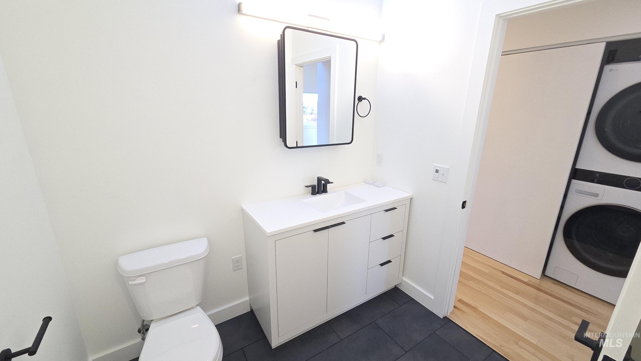 424 E Palouse River Dr., Moscow, Idaho 83843, 2 Bedrooms, 1 Bathroom, Residential For Sale, Price $235,000,MLS 98956103