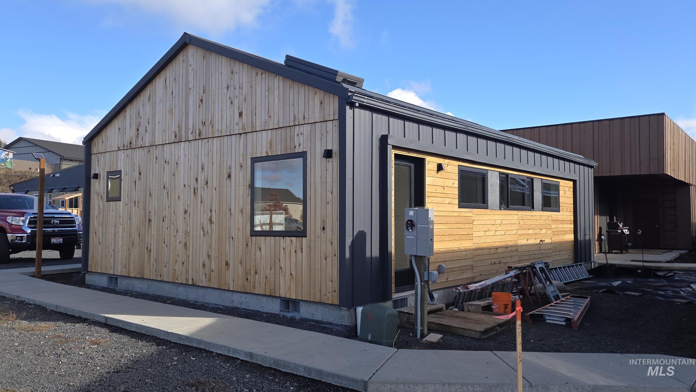 424 E Palouse River Dr., Moscow, Idaho 83843, 2 Bedrooms, 1 Bathroom, Residential For Sale, Price $235,000,MLS 98956103