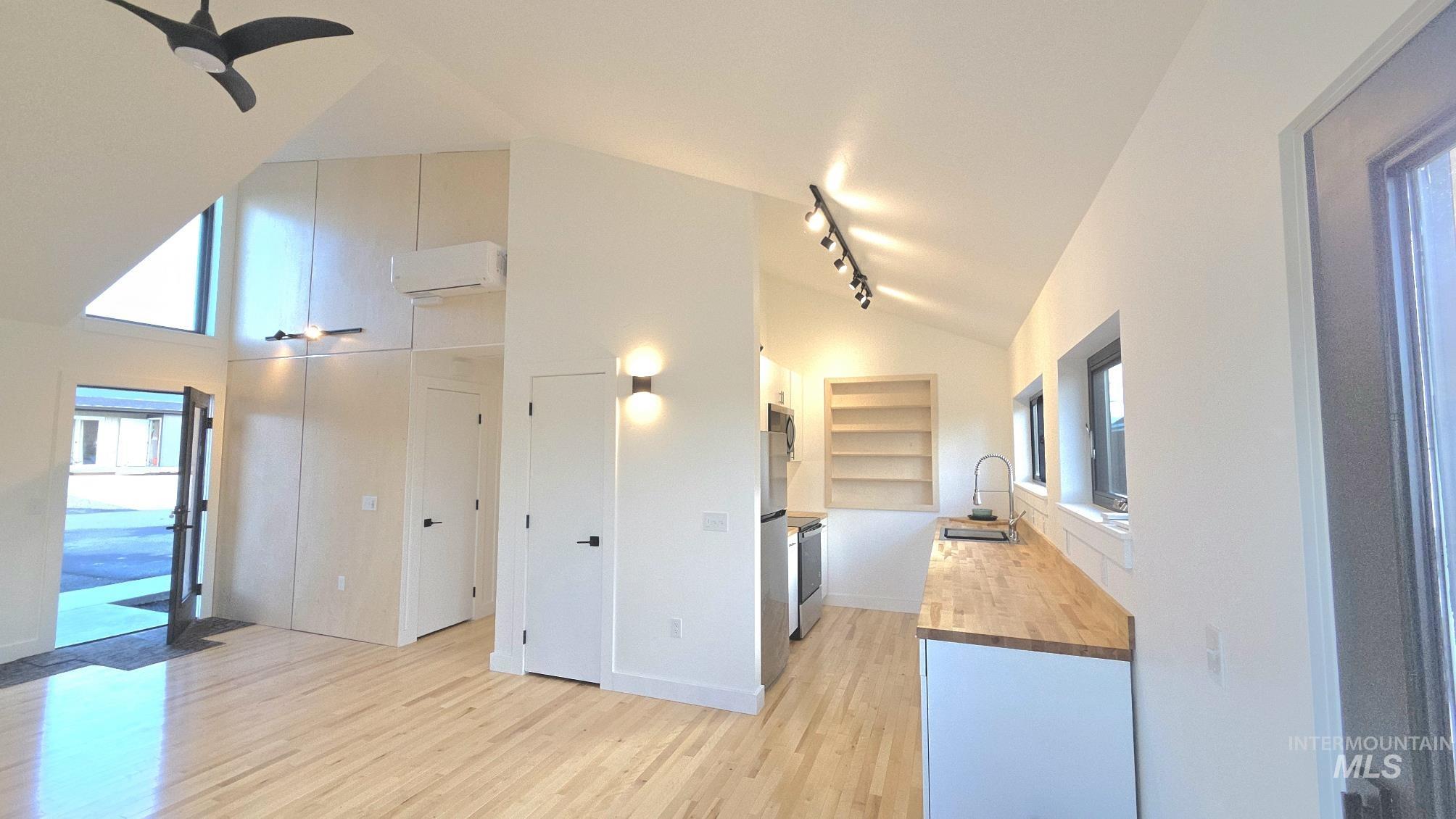 424 E Palouse River Dr., Moscow, Idaho 83843, 2 Bedrooms, 1 Bathroom, Residential For Sale, Price $235,000,MLS 98956103