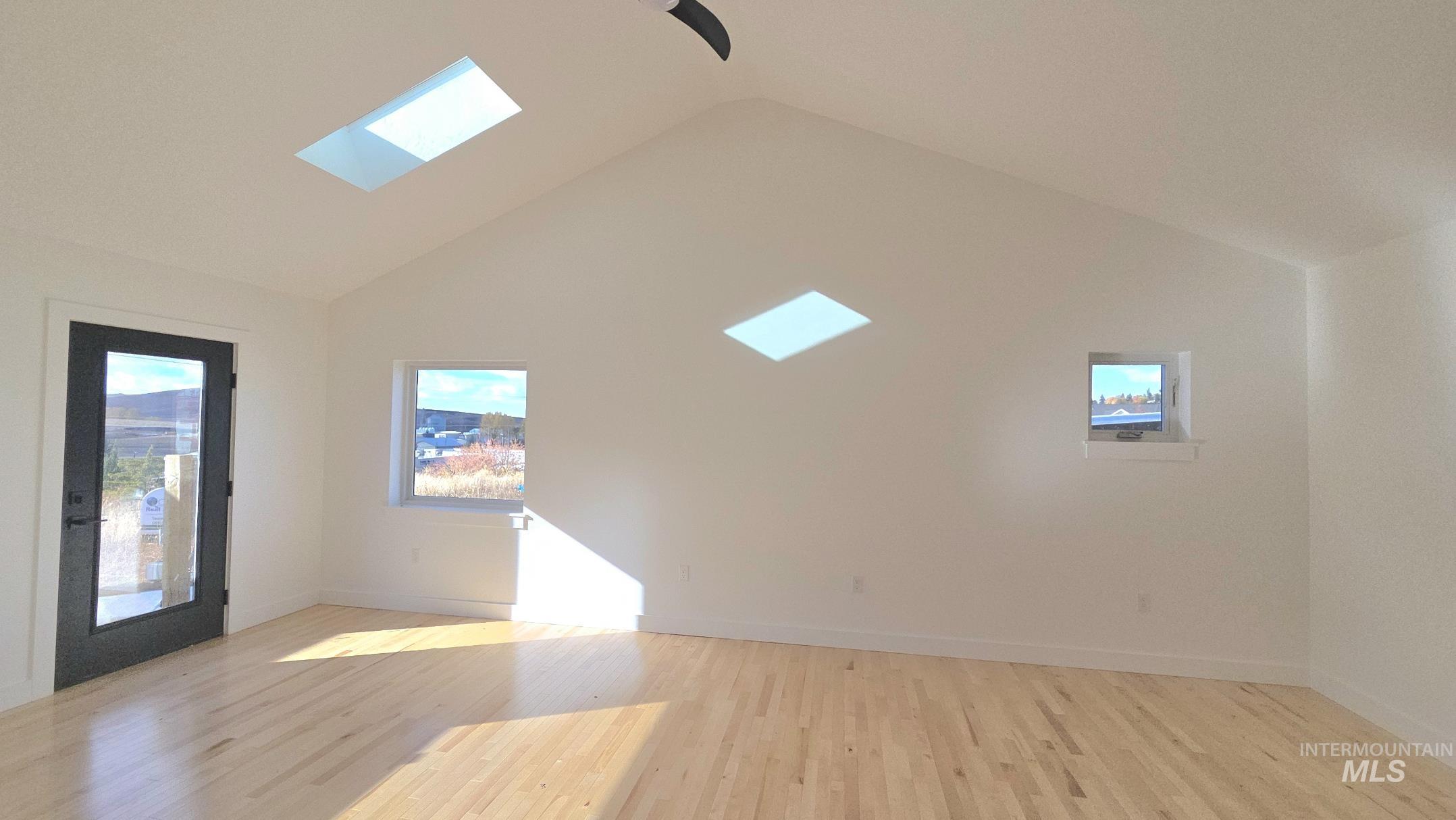 424 E Palouse River Dr., Moscow, Idaho 83843, 2 Bedrooms, 1 Bathroom, Residential For Sale, Price $235,000,MLS 98956103