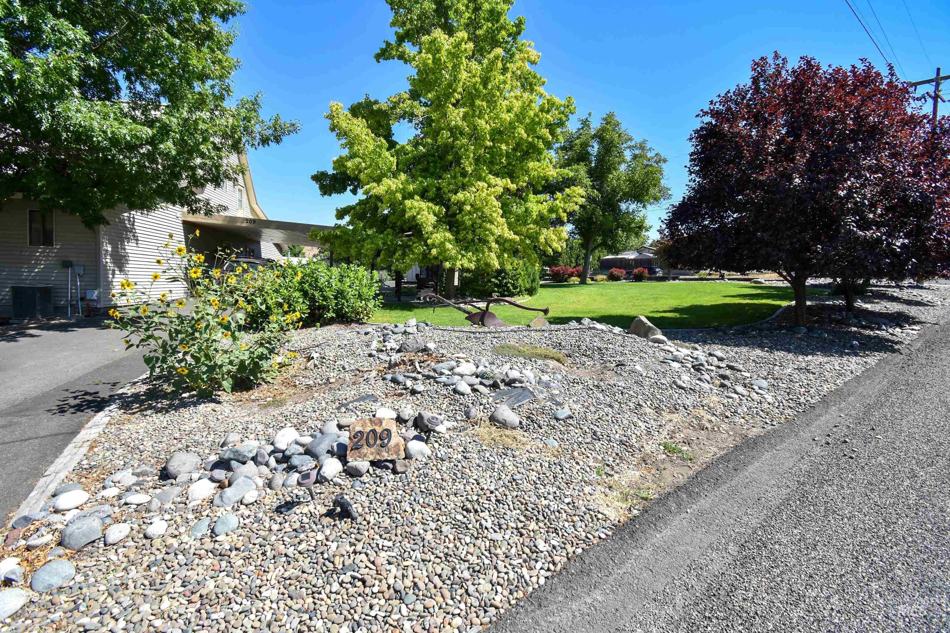 209 Harding St, Asotin, Washington 99402, 3 Bedrooms, 3 Bathrooms, Residential For Sale, Price $769,000,MLS 98956128