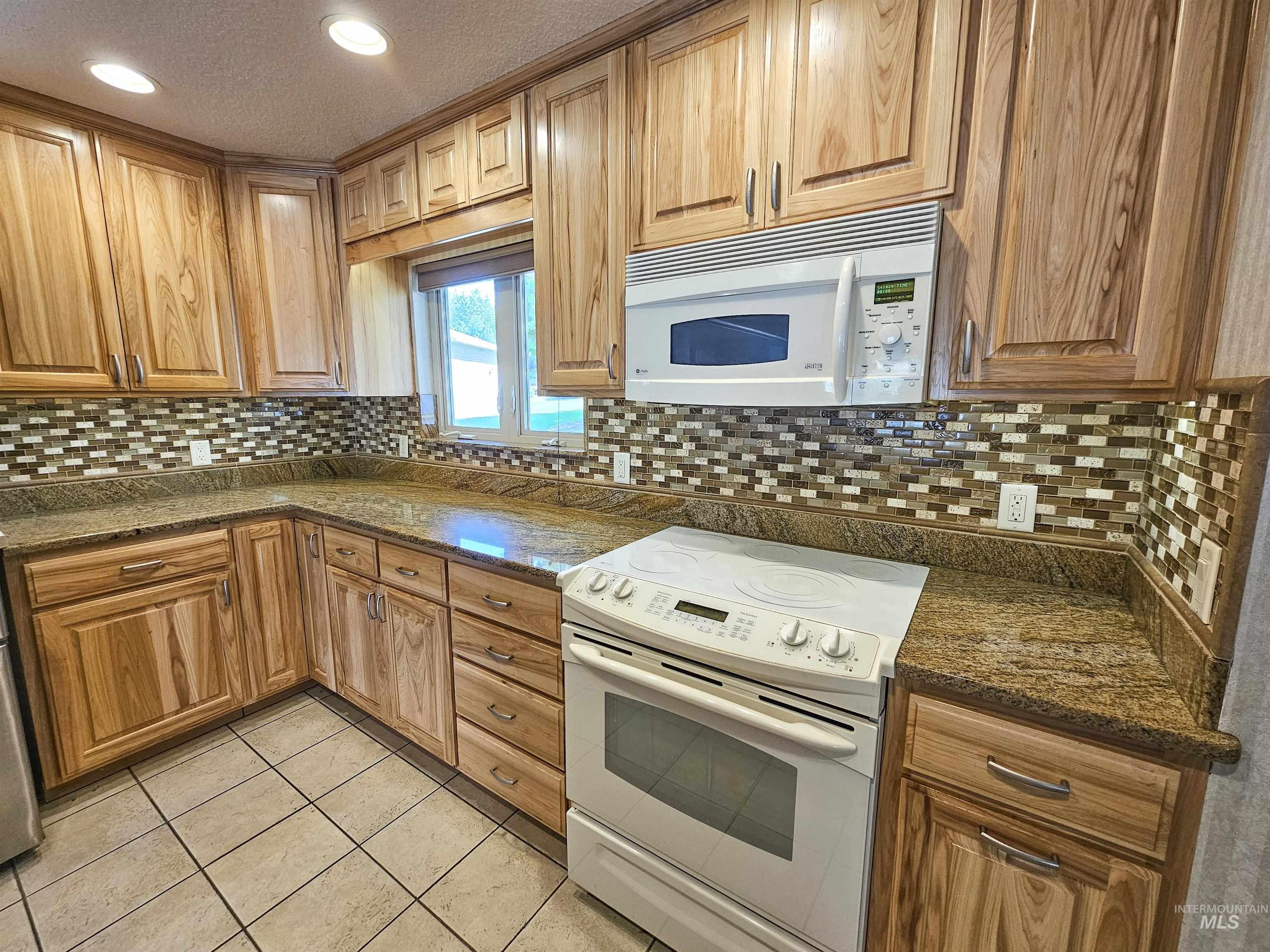 209 Harding St, Asotin, Washington 99402, 3 Bedrooms, 3 Bathrooms, Residential For Sale, Price $769,000,MLS 98956128