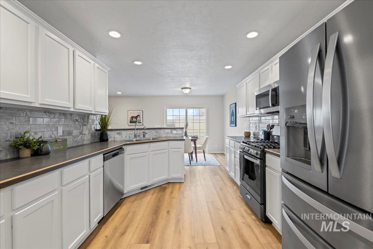 1190 NW Bluegrass Cr, Mountain Home, Idaho 83647, 5 Bedrooms, 2.5 Bathrooms, Residential For Sale, Price $689,900,MLS 98956137