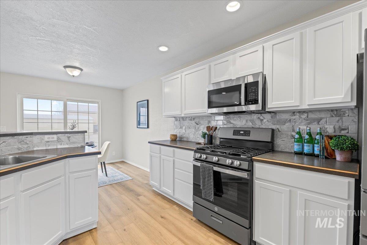 1190 NW Bluegrass Cr, Mountain Home, Idaho 83647, 5 Bedrooms, 2.5 Bathrooms, Residential For Sale, Price $689,900,MLS 98956137