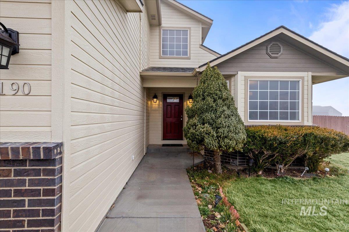 1190 NW Bluegrass Cr, Mountain Home, Idaho 83647, 5 Bedrooms, 2.5 Bathrooms, Residential For Sale, Price $689,900,MLS 98956137