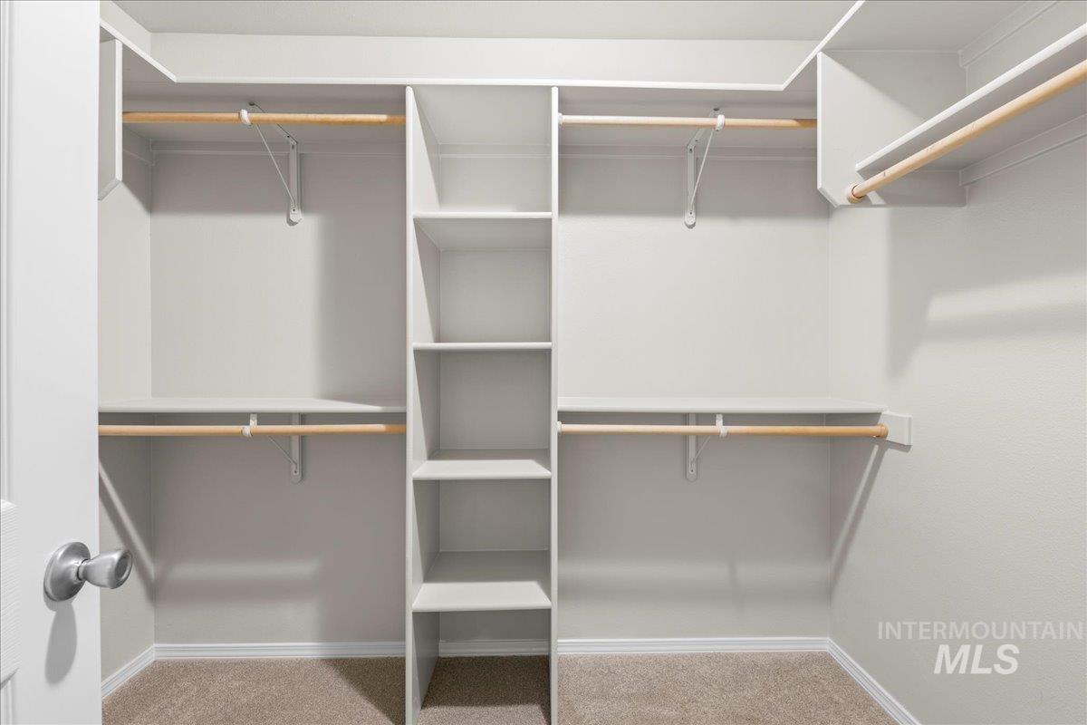 1190 NW Bluegrass Cr, Mountain Home, Idaho 83647, 5 Bedrooms, 2.5 Bathrooms, Residential For Sale, Price $689,900,MLS 98956137