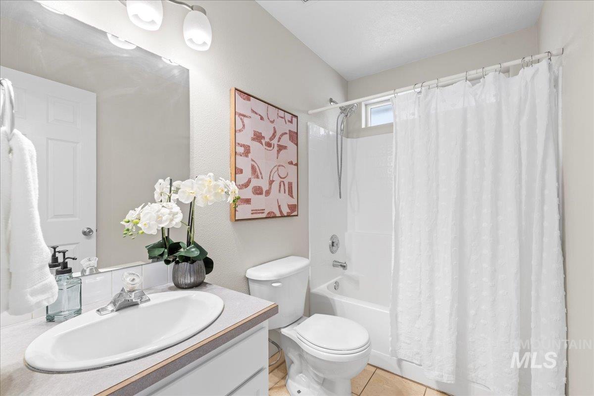 1190 NW Bluegrass Cr, Mountain Home, Idaho 83647, 5 Bedrooms, 2.5 Bathrooms, Residential For Sale, Price $689,900,MLS 98956137