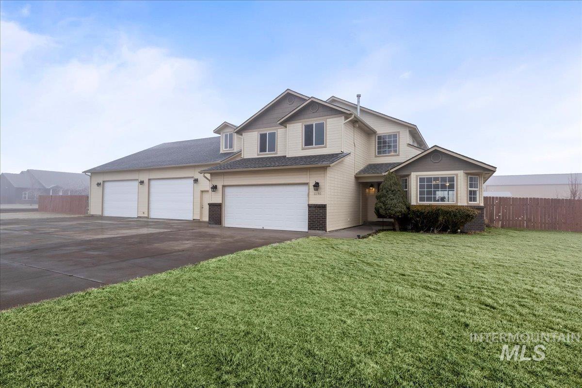 1190 NW Bluegrass Cr, Mountain Home, Idaho 83647, 5 Bedrooms, 2.5 Bathrooms, Residential For Sale, Price $689,900,MLS 98956137