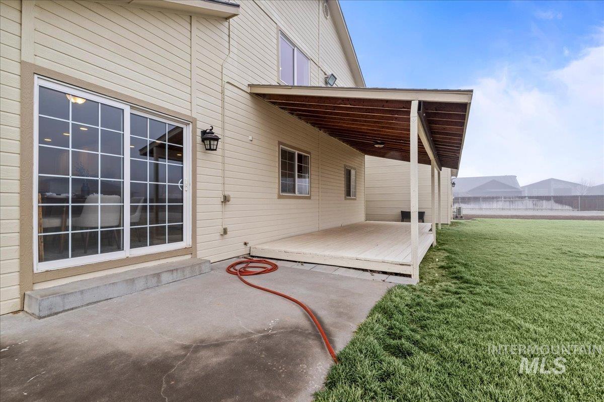 1190 NW Bluegrass Cr, Mountain Home, Idaho 83647, 5 Bedrooms, 2.5 Bathrooms, Residential For Sale, Price $689,900,MLS 98956137