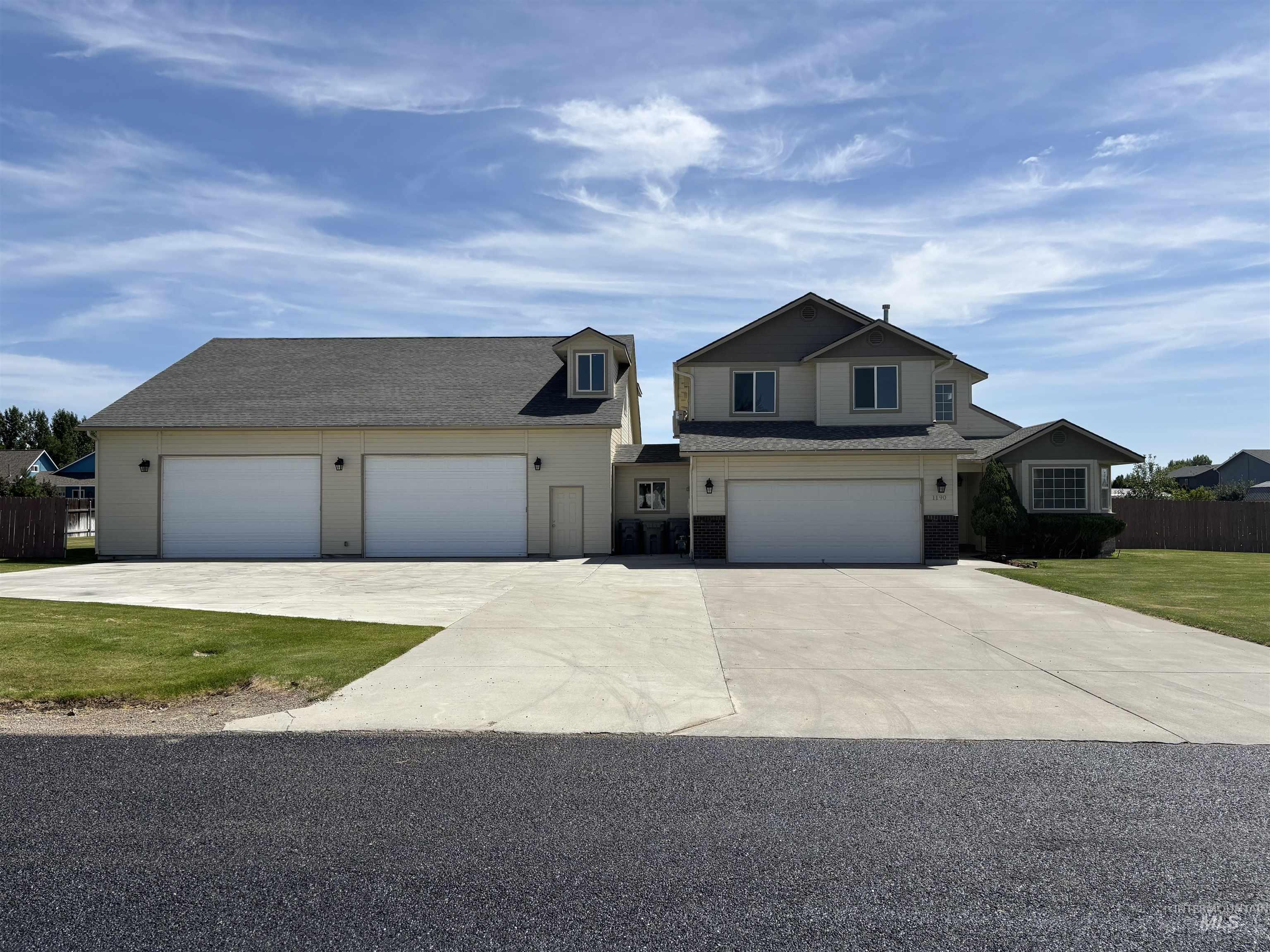 1190 NW Bluegrass Cr, Mountain Home, Idaho 83647, 5 Bedrooms, 2.5 Bathrooms, Residential For Sale, Price $689,900,MLS 98956137