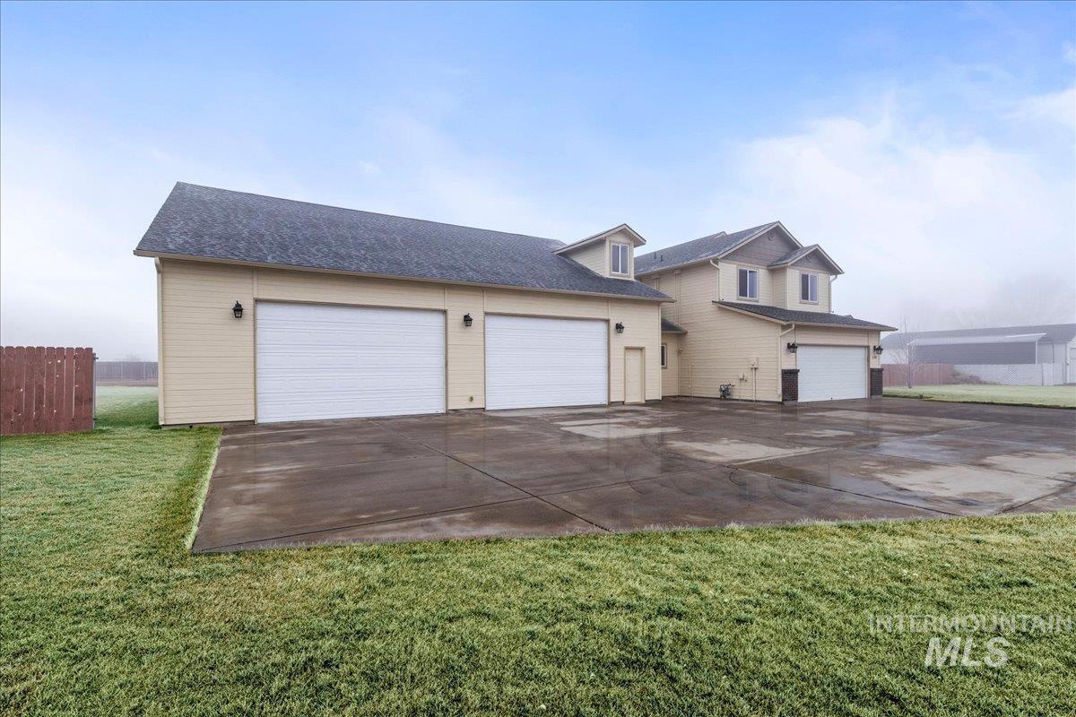 1190 NW Bluegrass Cr, Mountain Home, Idaho 83647, 5 Bedrooms, 2.5 Bathrooms, Residential For Sale, Price $689,900,MLS 98956137